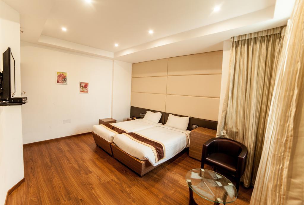 Brownstar Boutique Hotel Chennai Exterior foto
