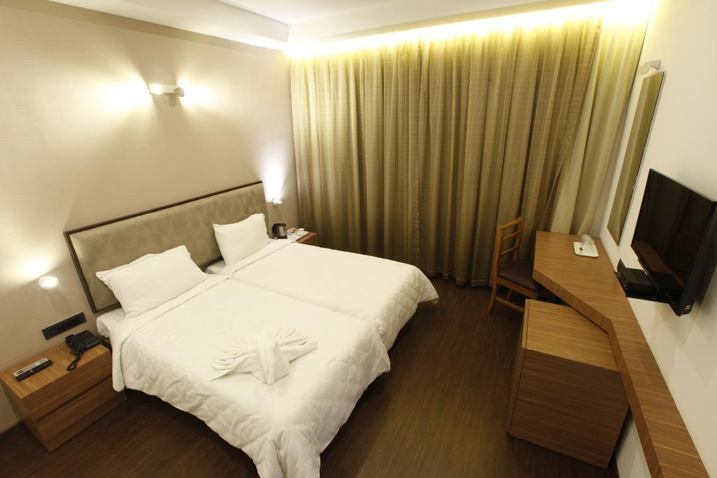 Brownstar Boutique Hotel Chennai Exterior foto