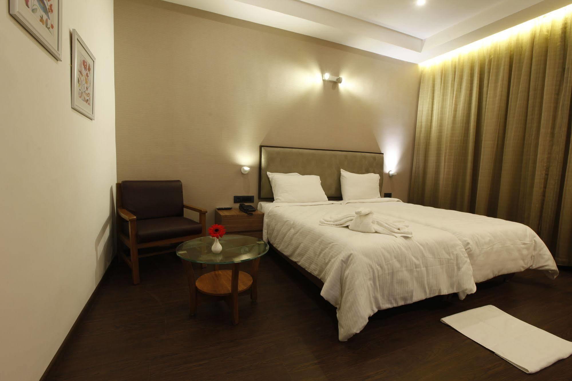 Brownstar Boutique Hotel Chennai Exterior foto