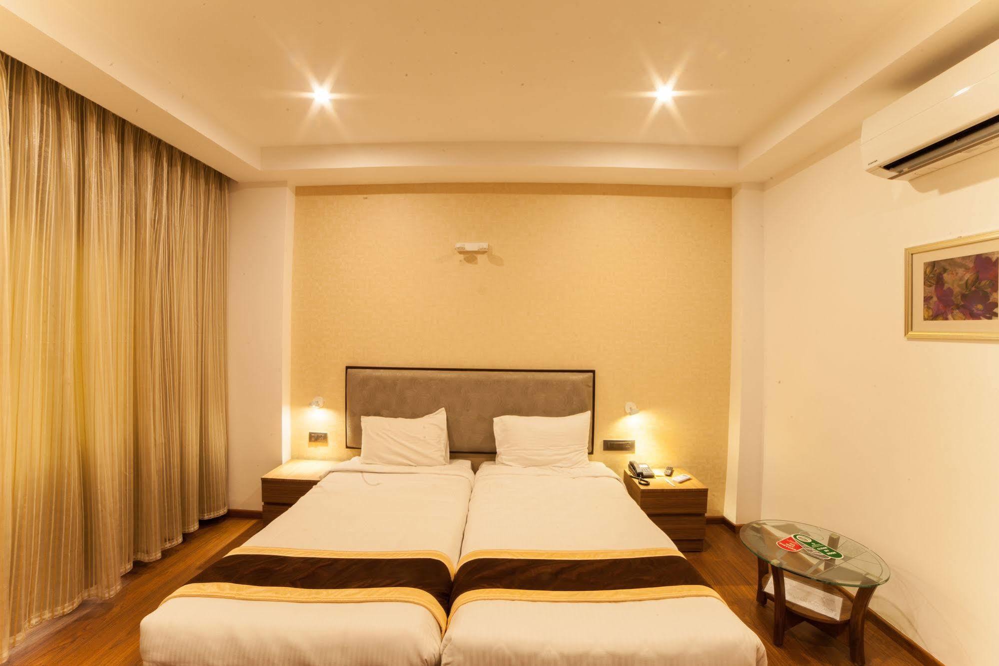 Brownstar Boutique Hotel Chennai Exterior foto